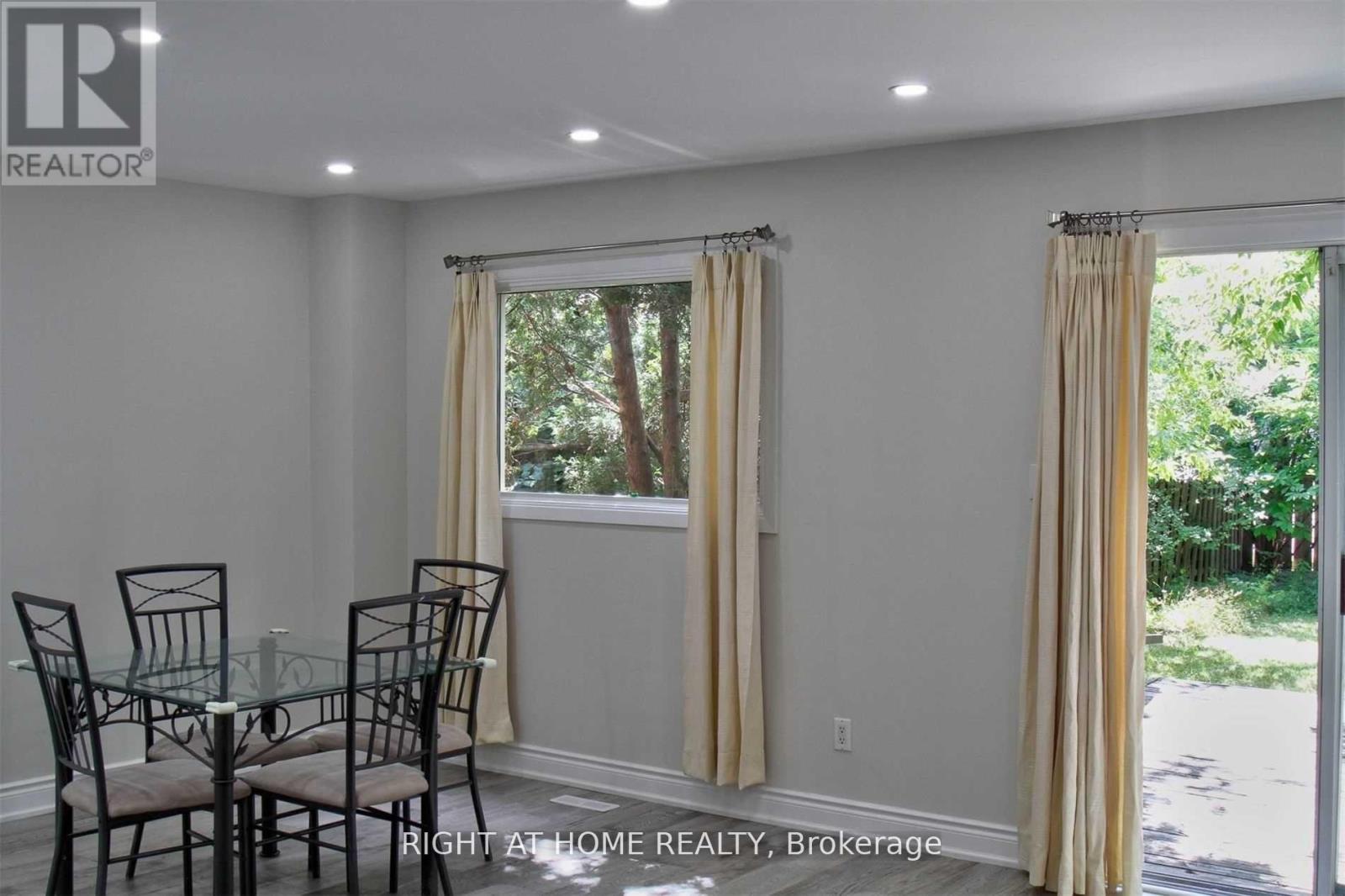 28 Baywood Court, Markham, Ontario  L3T 5W3 - Photo 4 - N12350438