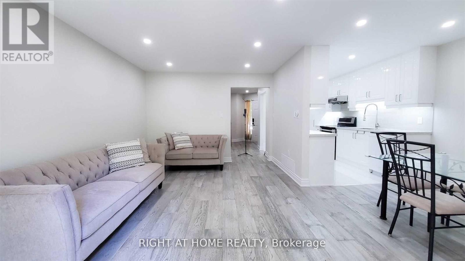 28 Baywood Court, Markham, Ontario  L3T 5W3 - Photo 7 - N12350438