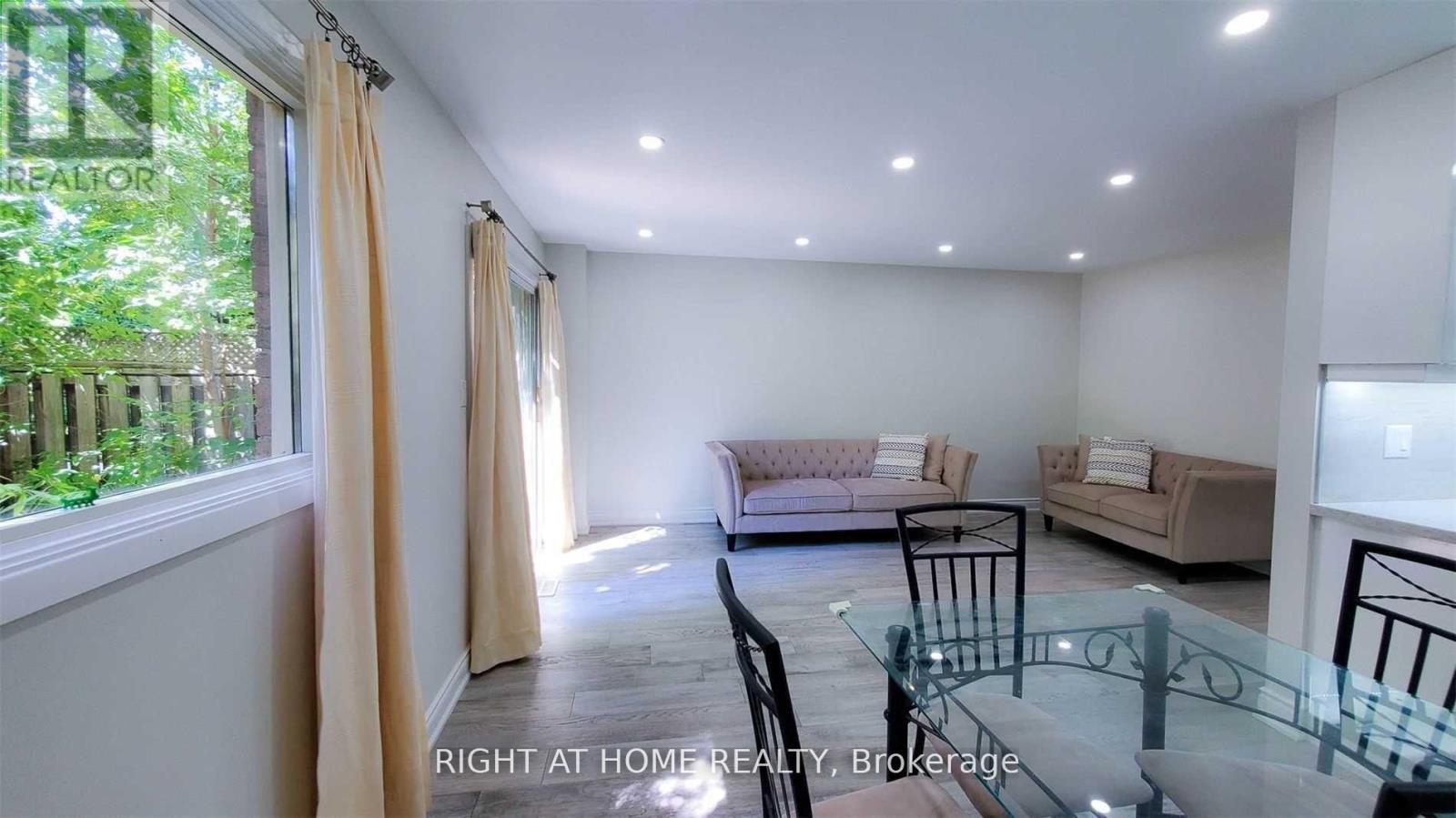 28 Baywood Court, Markham, Ontario  L3T 5W3 - Photo 8 - N12350438