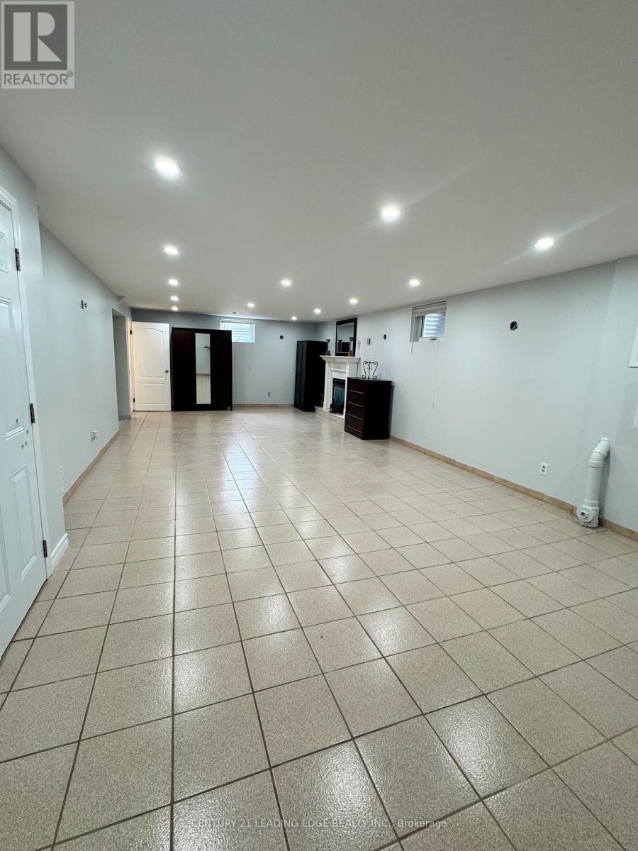 Bsmt - 63 Canterbury Court, Richmond Hill, Ontario  L4C 8E7 - Photo 7 - N12350461