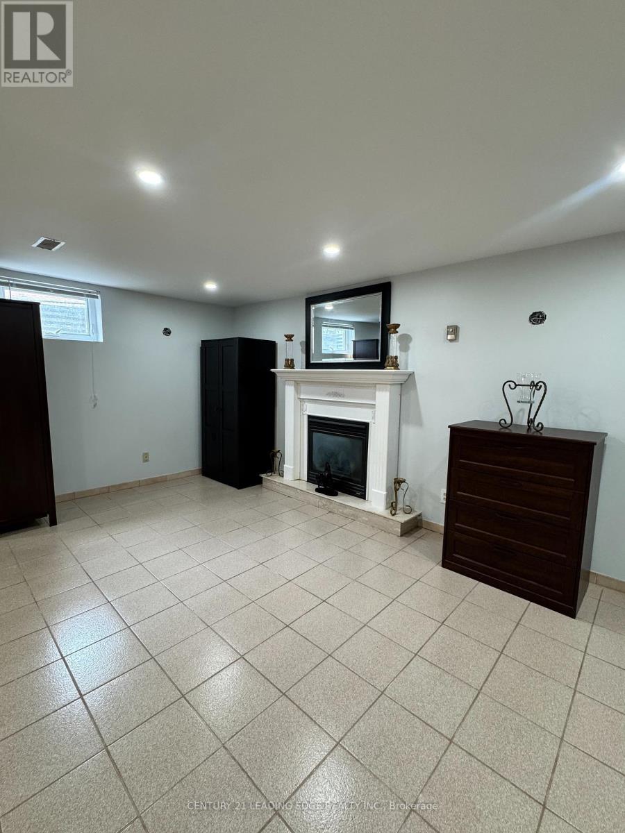 Bsmt - 63 Canterbury Court, Richmond Hill, Ontario  L4C 8E7 - Photo 8 - N12350461