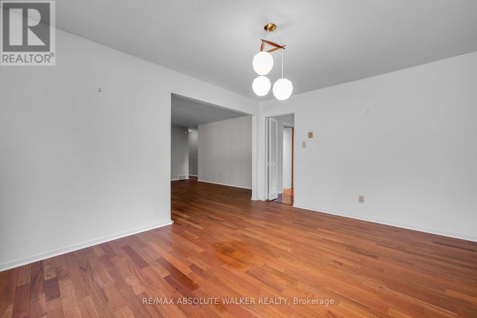 1439 Metz Crescent, Ottawa, Ontario  K1K 3Z9 - Photo 10 - X12350511