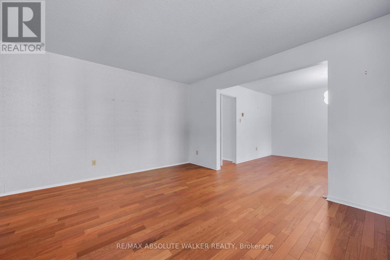1439 Metz Crescent, Ottawa, Ontario  K1K 3Z9 - Photo 6 - X12350511