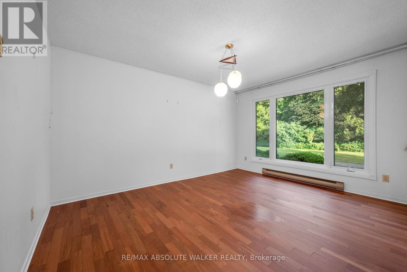 1439 Metz Crescent, Ottawa, Ontario  K1K 3Z9 - Photo 7 - X12350511