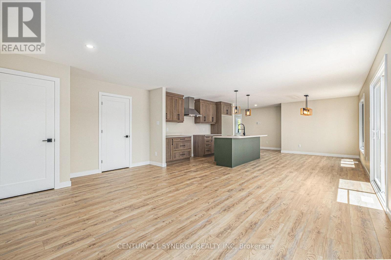 16998 Chevrier Street, North Stormont, Ontario  K0C 1V0 - Photo 5 - X12350565