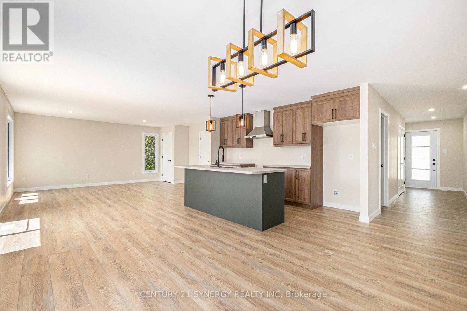 16998 Chevrier Street, North Stormont, Ontario  K0C 1V0 - Photo 8 - X12350565