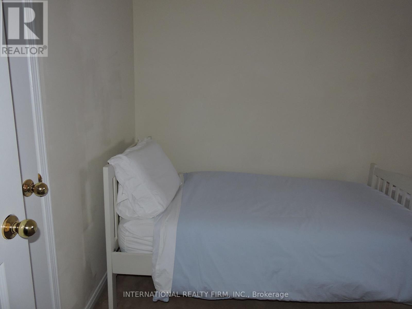 3441 Southwick Street, Mississauga, Ontario  L5V 1B4 - Photo 10 - W12350419