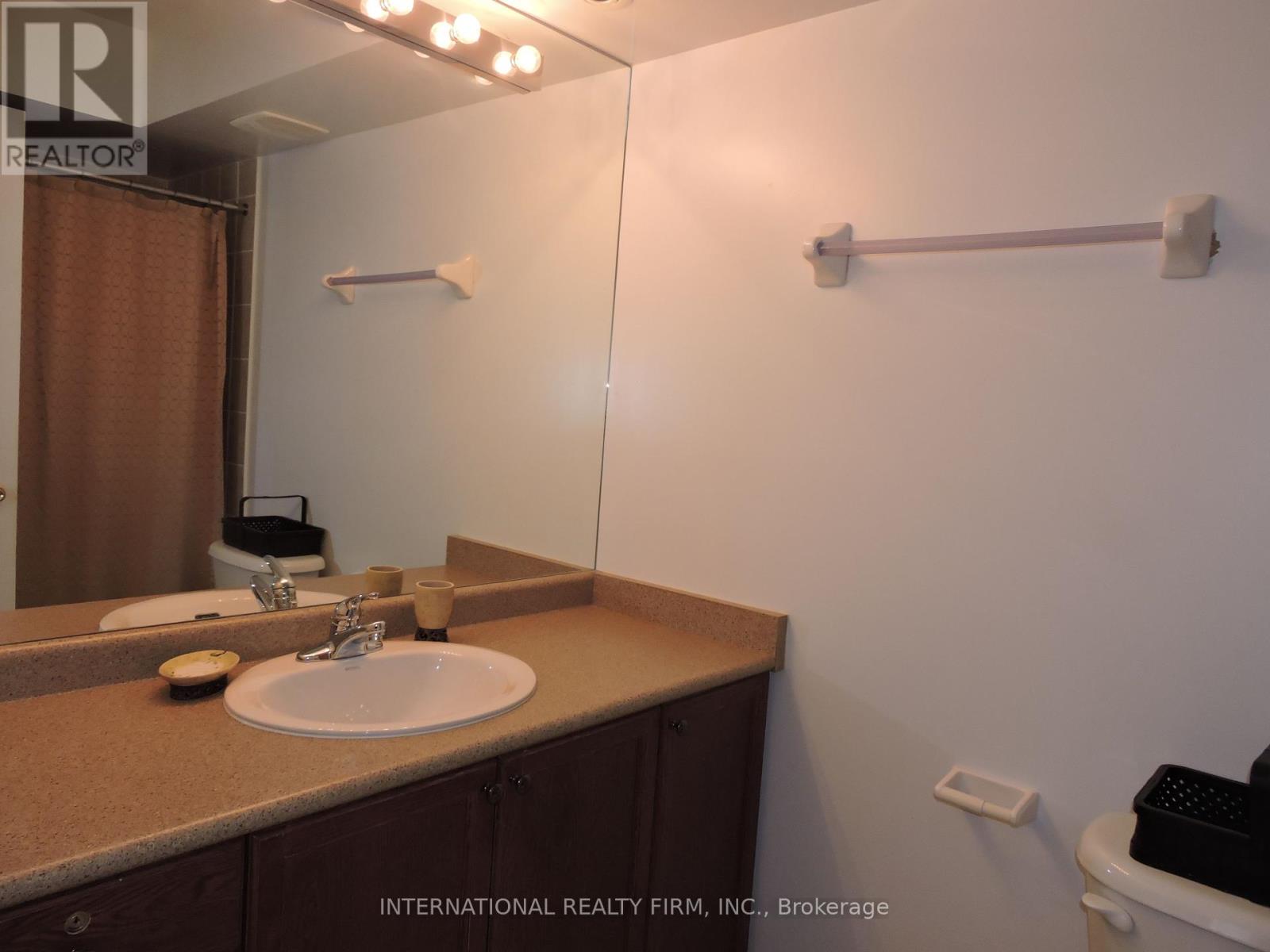 3441 Southwick Street, Mississauga, Ontario  L5V 1B4 - Photo 8 - W12350419