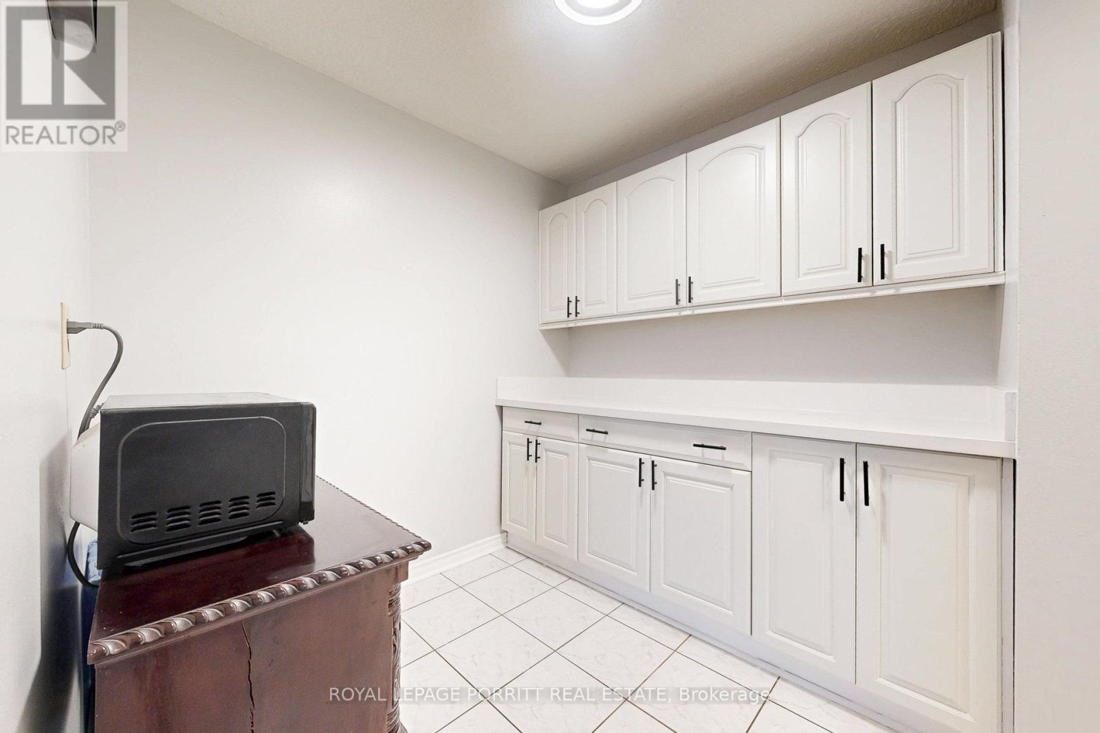 201 - 1535 Lakeshore Road E, Mississauga, Ontario  L5E 3E2 - Photo 16 - W12350424