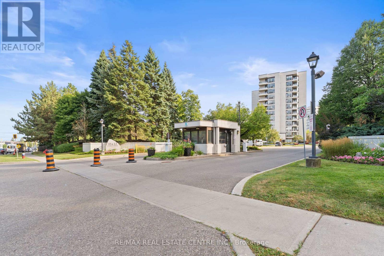 707 - 12 Laurelcrest Street, Brampton (Queen Street Corridor), Ontario  L6S 5Y4 - Photo 1 - W12350427