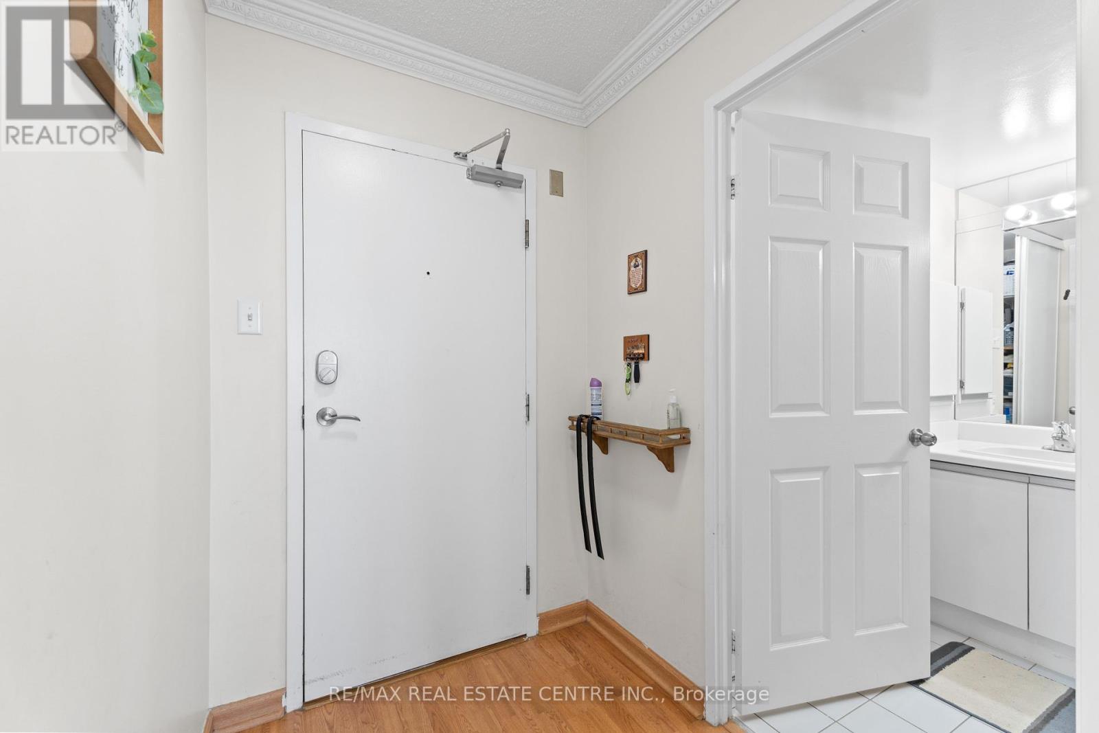707 - 12 Laurelcrest Street, Brampton (Queen Street Corridor), Ontario  L6S 5Y4 - Photo 7 - W12350427