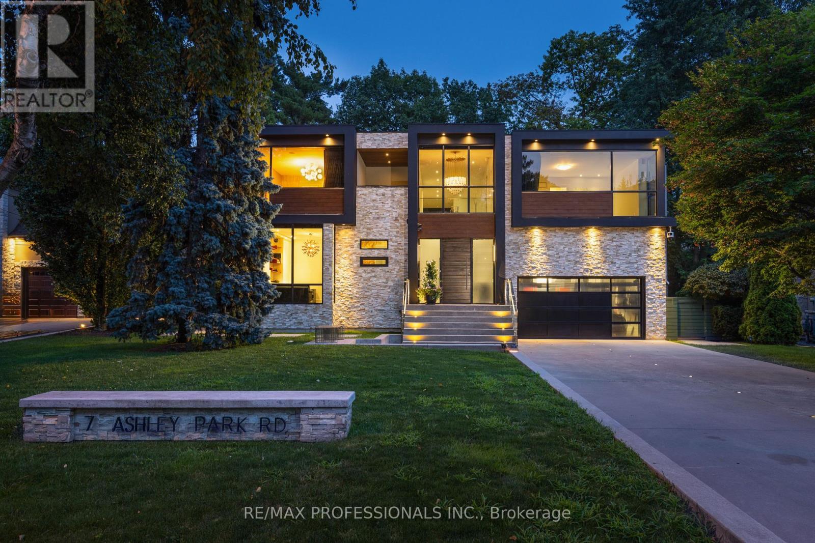 7 ASHLEY PARK ROAD, Toronto, Ontario