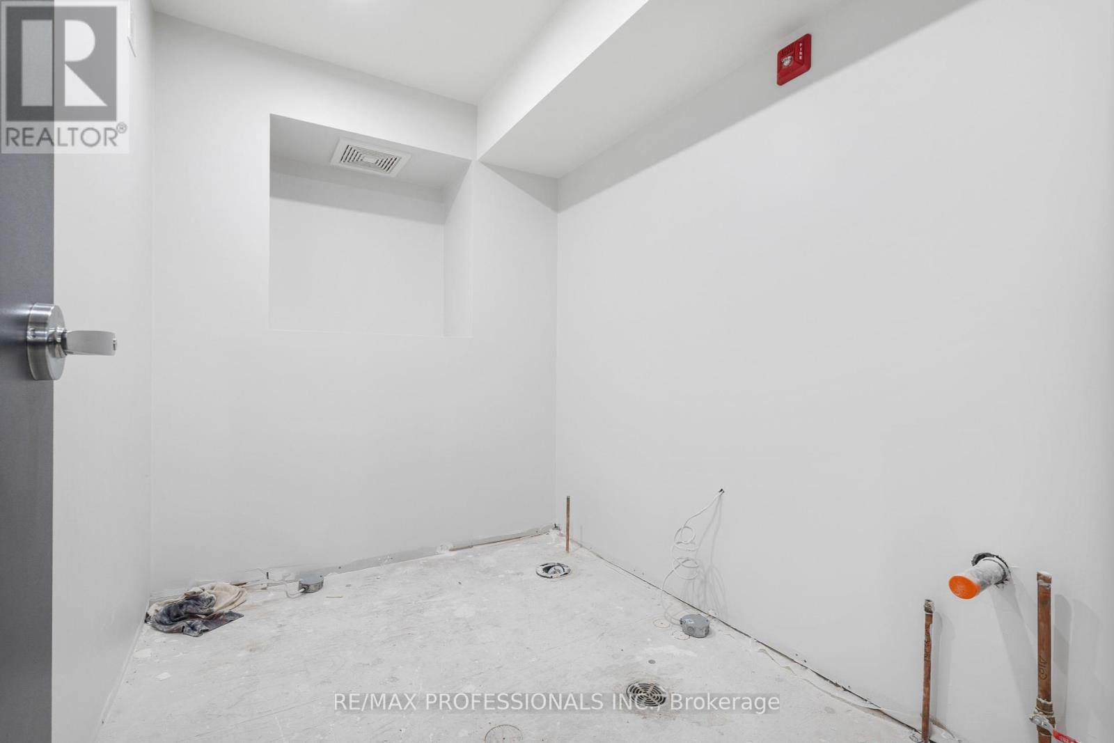 2nd Floor - 430 Browns Line, Toronto, Ontario  M8W 3T9 - Photo 15 - W12350433