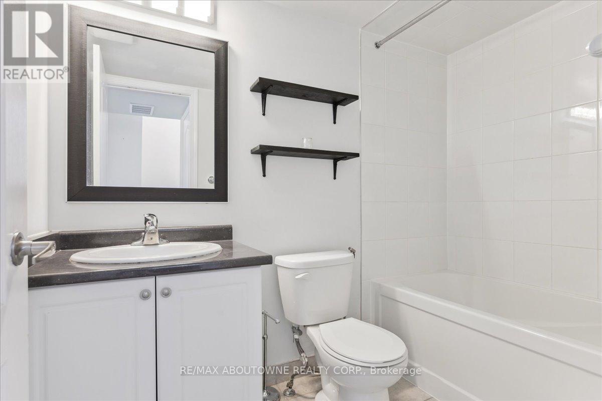 121 - 2441 Greenwich Road, Oakville, Ontario  L6M 0S3 - Photo 21 - W12350452