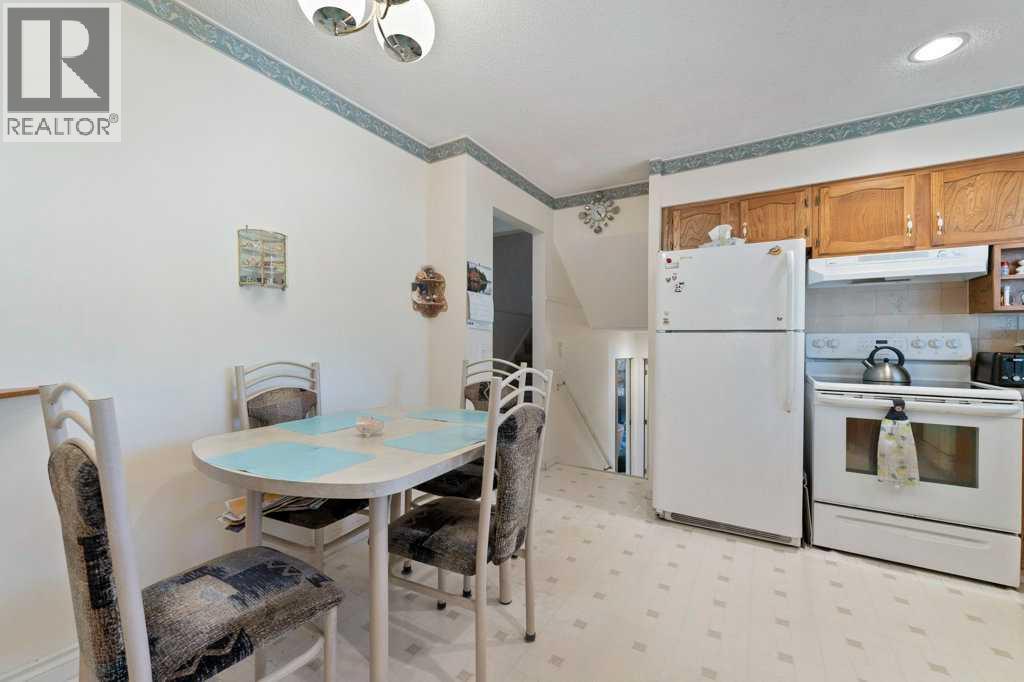 Property at 980 Canaveral Crescent SW image 4