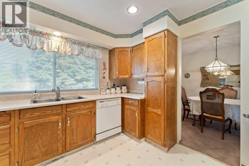 Property at 980 Canaveral Crescent SW image 5