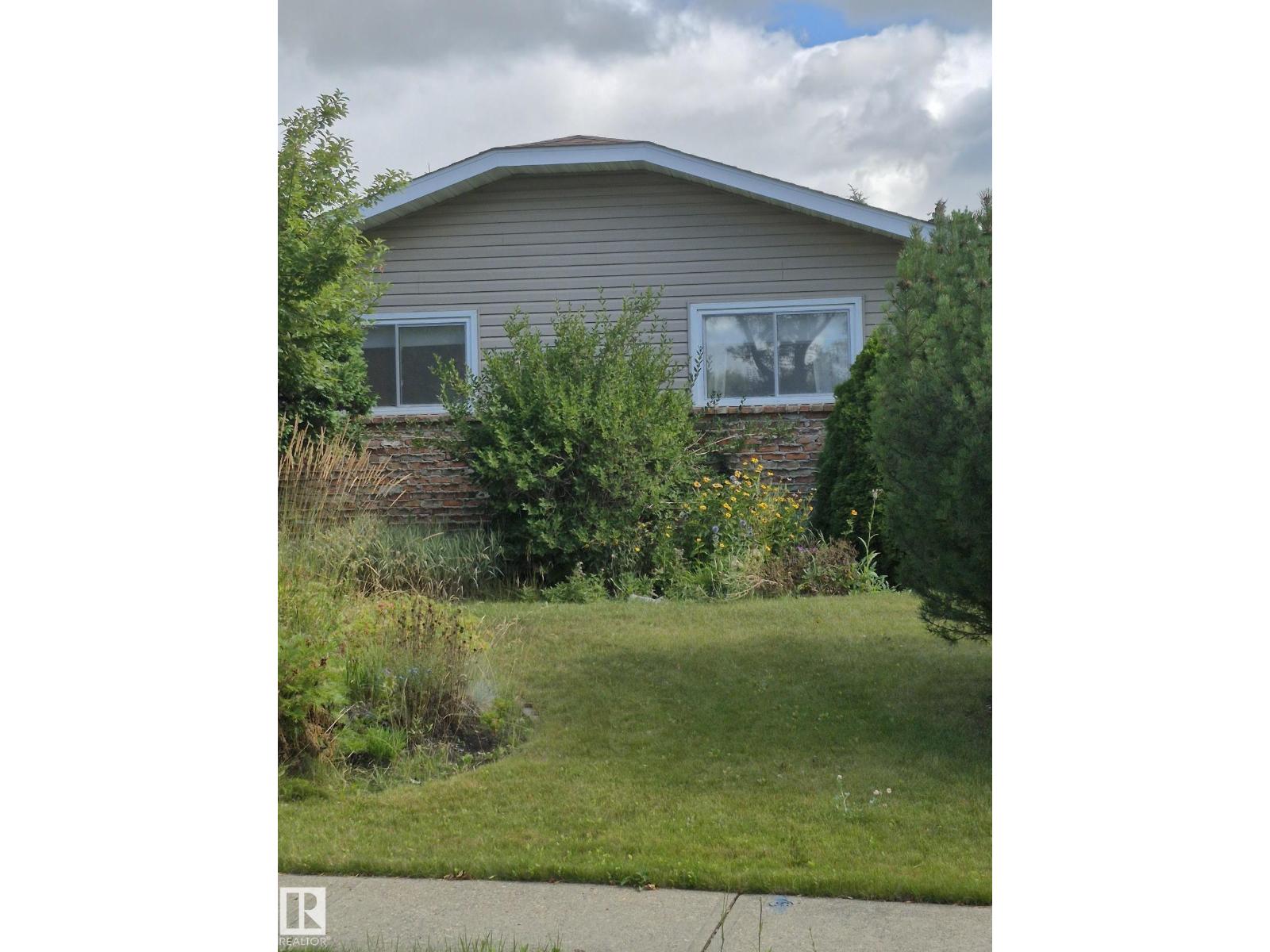 Property at 35 LIVINGSTONE CR image 2