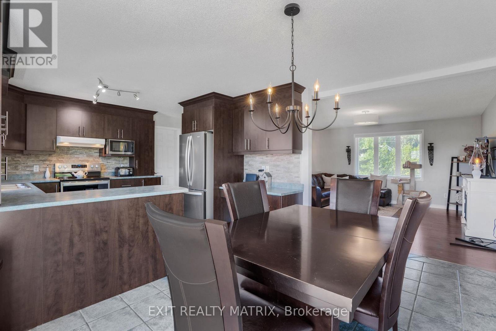 1526 Sandy Hill Road, Champlain, Ontario  K6A 2R2 - Photo 10 - X12350552