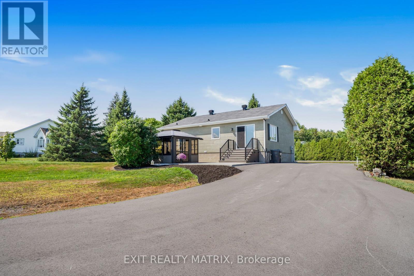 1526 Sandy Hill Road, Champlain, Ontario  K6A 2R2 - Photo 28 - X12350552