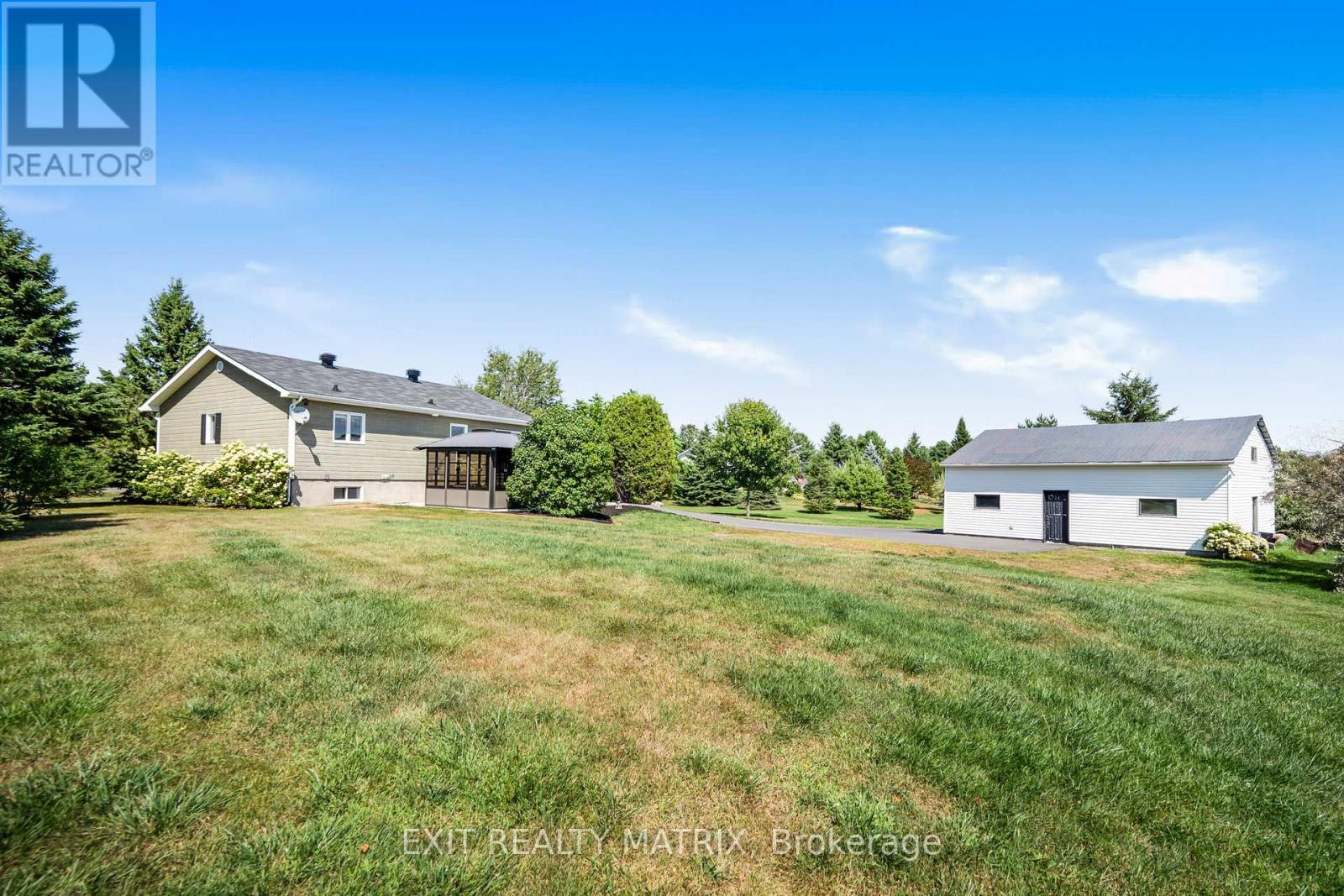 1526 Sandy Hill Road, Champlain, Ontario  K6A 2R2 - Photo 30 - X12350552