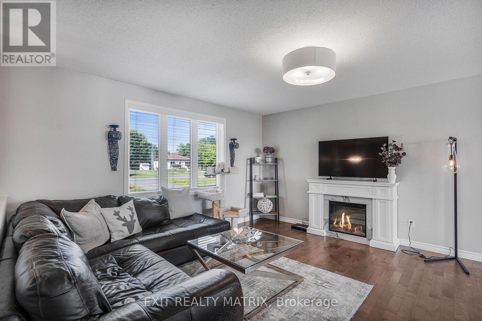 1526 Sandy Hill Road, Champlain, Ontario  K6A 2R2 - Photo 6 - X12350552