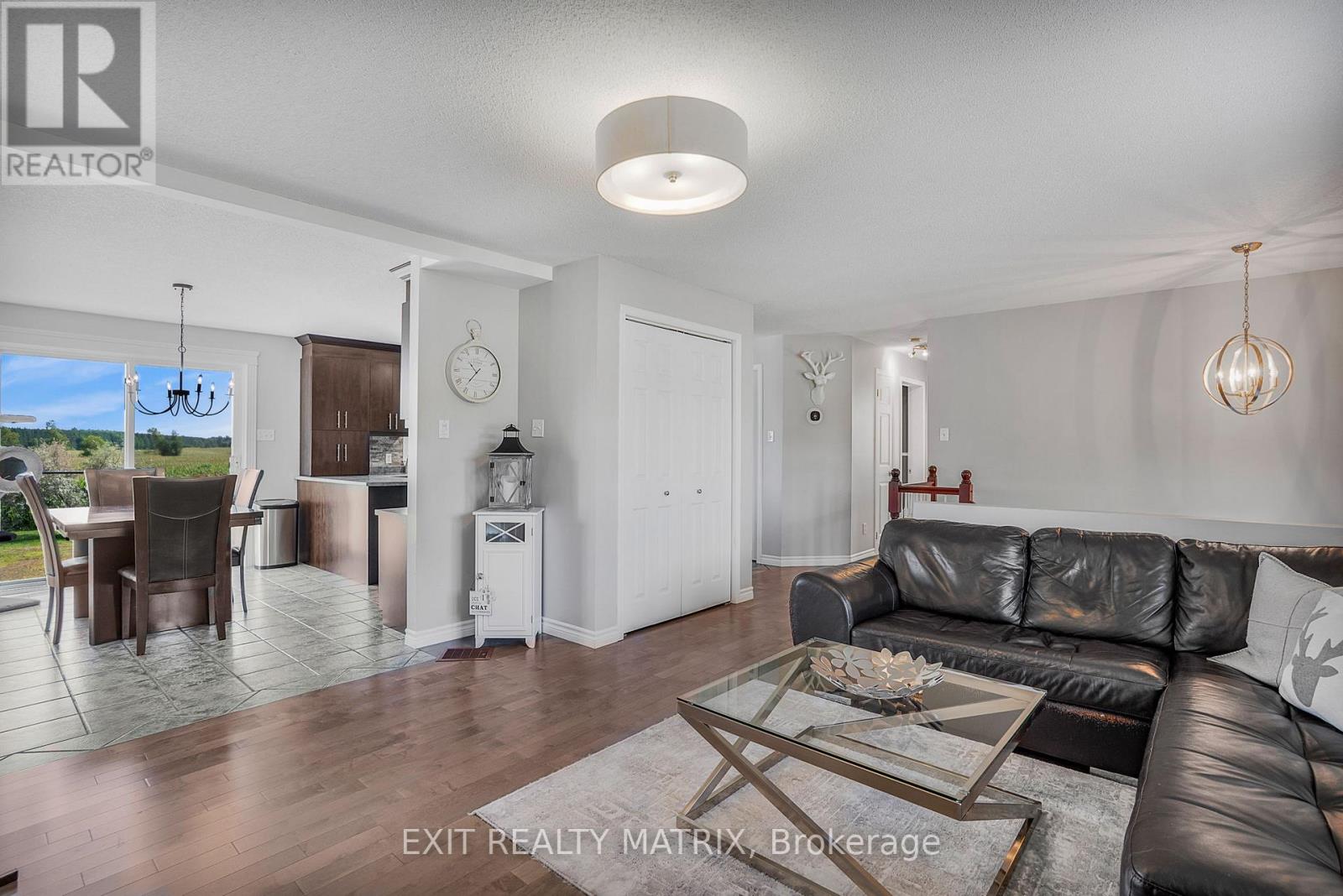 1526 Sandy Hill Road, Champlain, Ontario  K6A 2R2 - Photo 7 - X12350552
