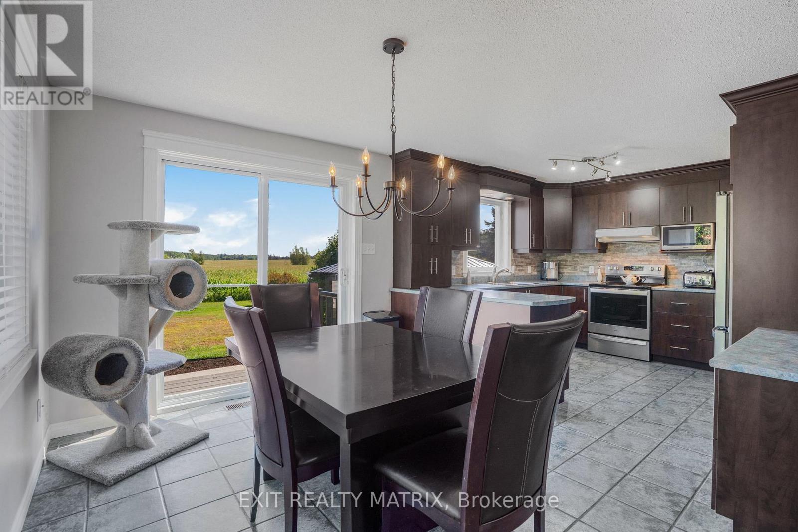 1526 Sandy Hill Road, Champlain, Ontario  K6A 2R2 - Photo 8 - X12350552