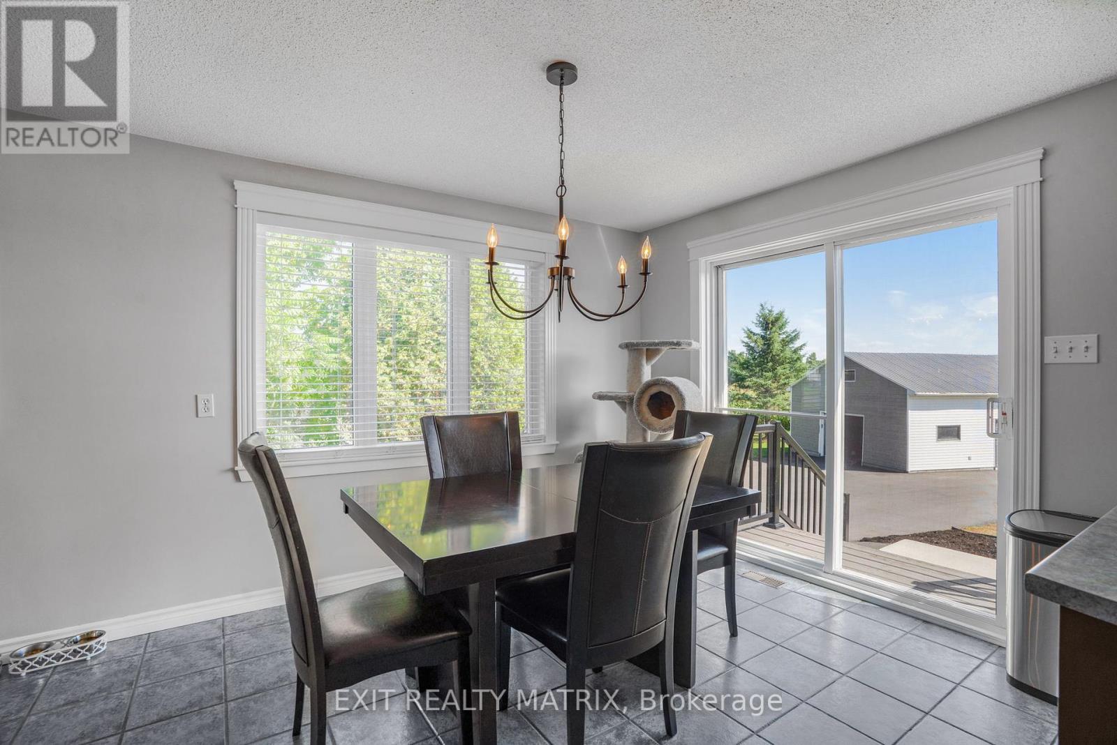 1526 Sandy Hill Road, Champlain, Ontario  K6A 2R2 - Photo 9 - X12350552