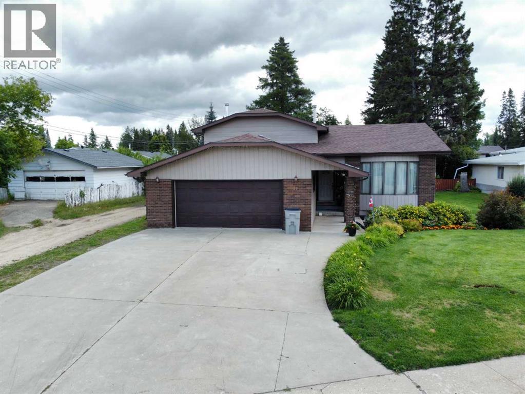 11 Virginia Avenue, Whitecourt, Alberta  T7S 1H2 - Photo 1 - A2247958