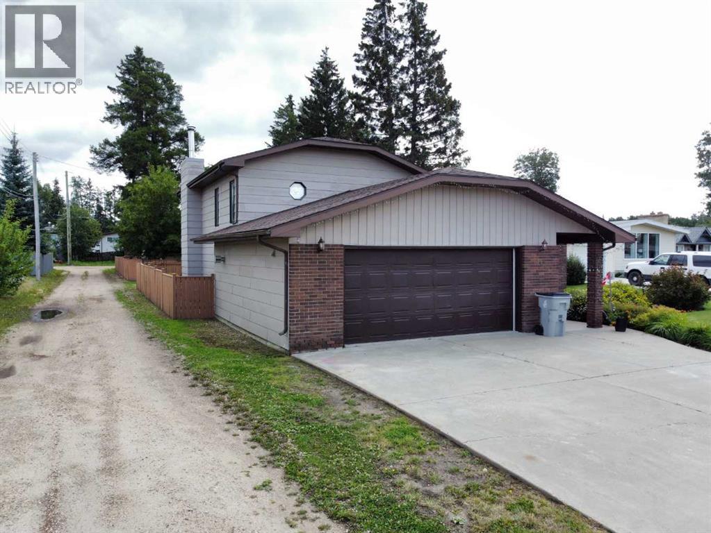 11 Virginia Avenue, Whitecourt, Alberta  T7S 1H2 - Photo 2 - A2247958