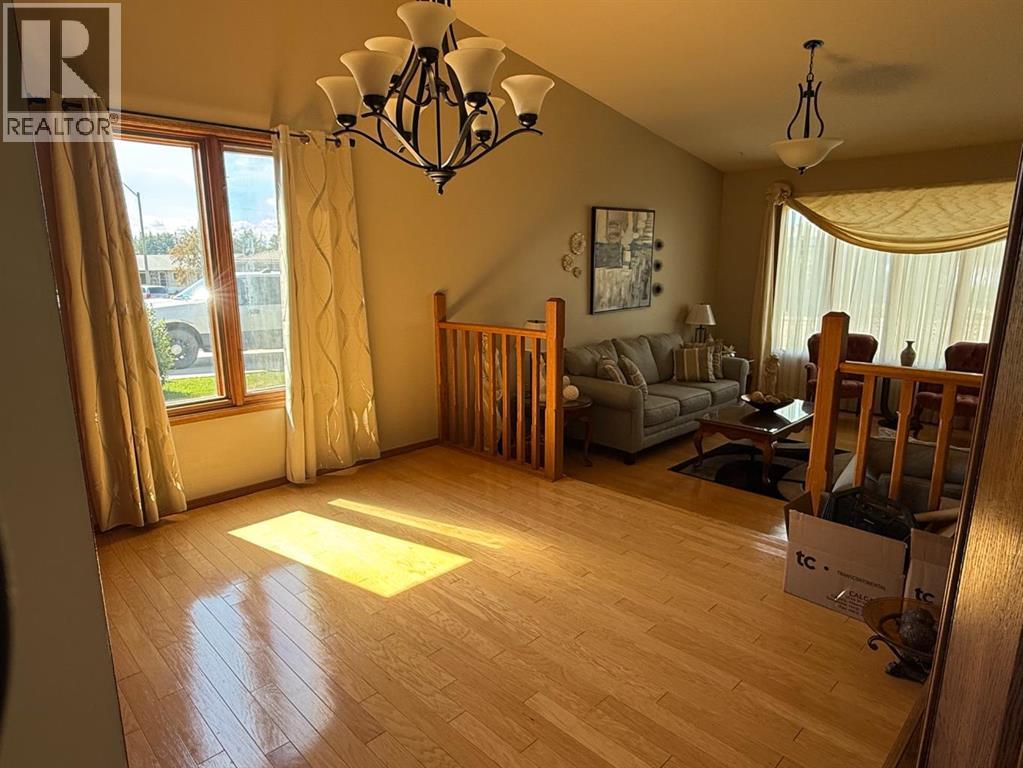 11 Virginia Avenue, Whitecourt, Alberta  T7S 1H2 - Photo 9 - A2247958