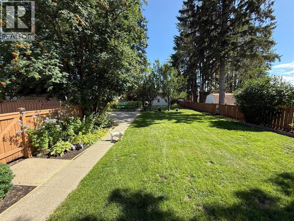 11 Virginia Avenue, Whitecourt, Alberta  T7S 1H2 - Photo 34 - A2247958