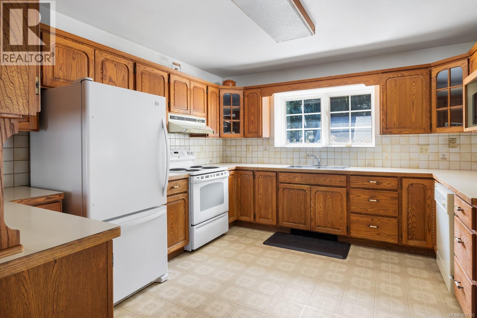 Property at 6460 McKenzie Dr image 5