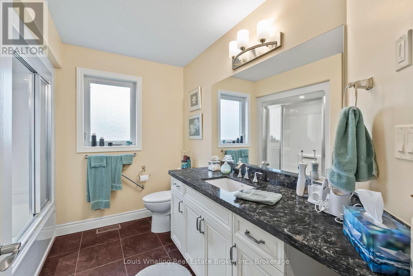 112 12th Avenue A Avenue, Hanover, Ontario  N4N 3T9 - Photo 11 - X12348001