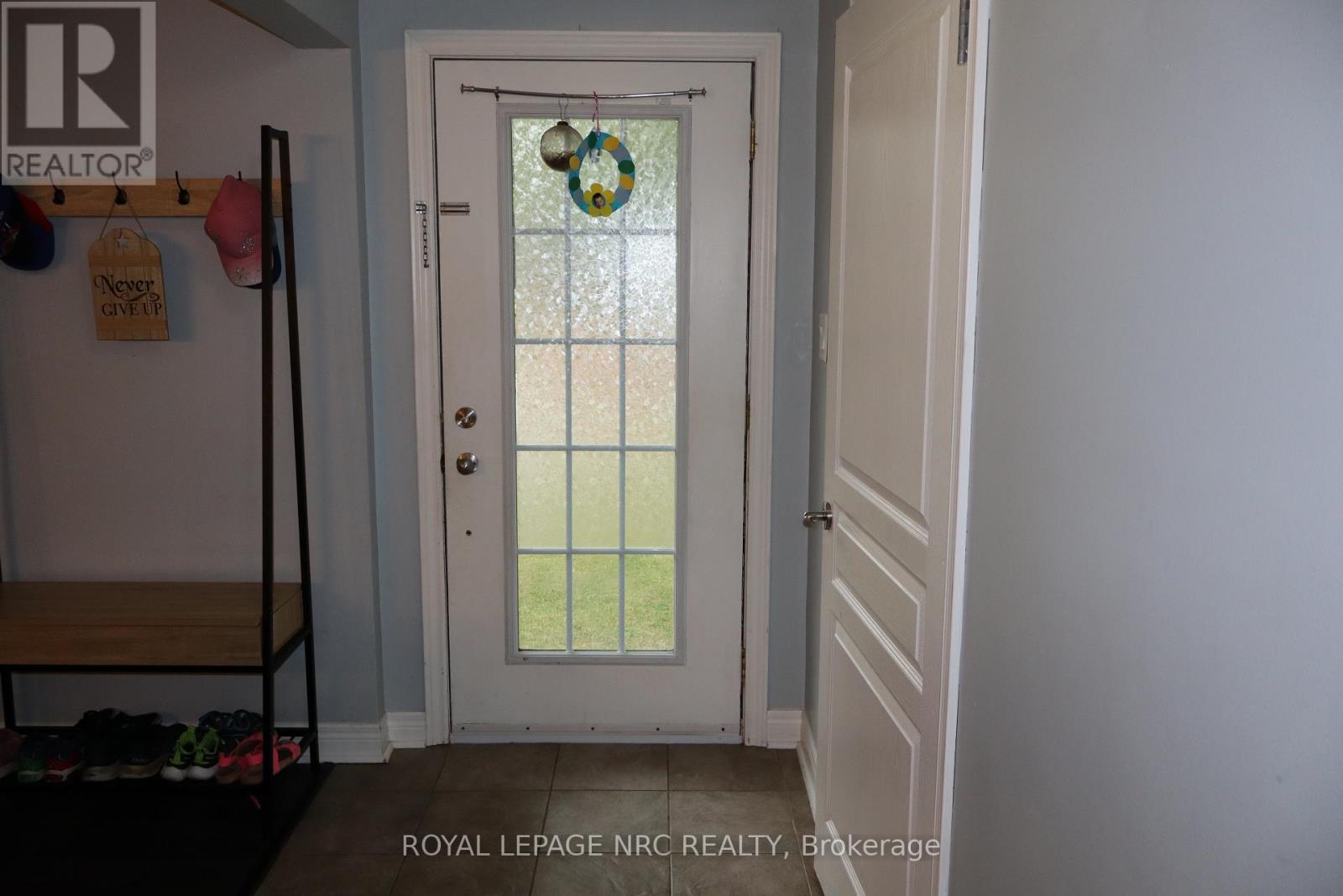 3071 Basswood Court, Niagara Falls, Ontario  L2J 2G9 - Photo 2 - X12350599