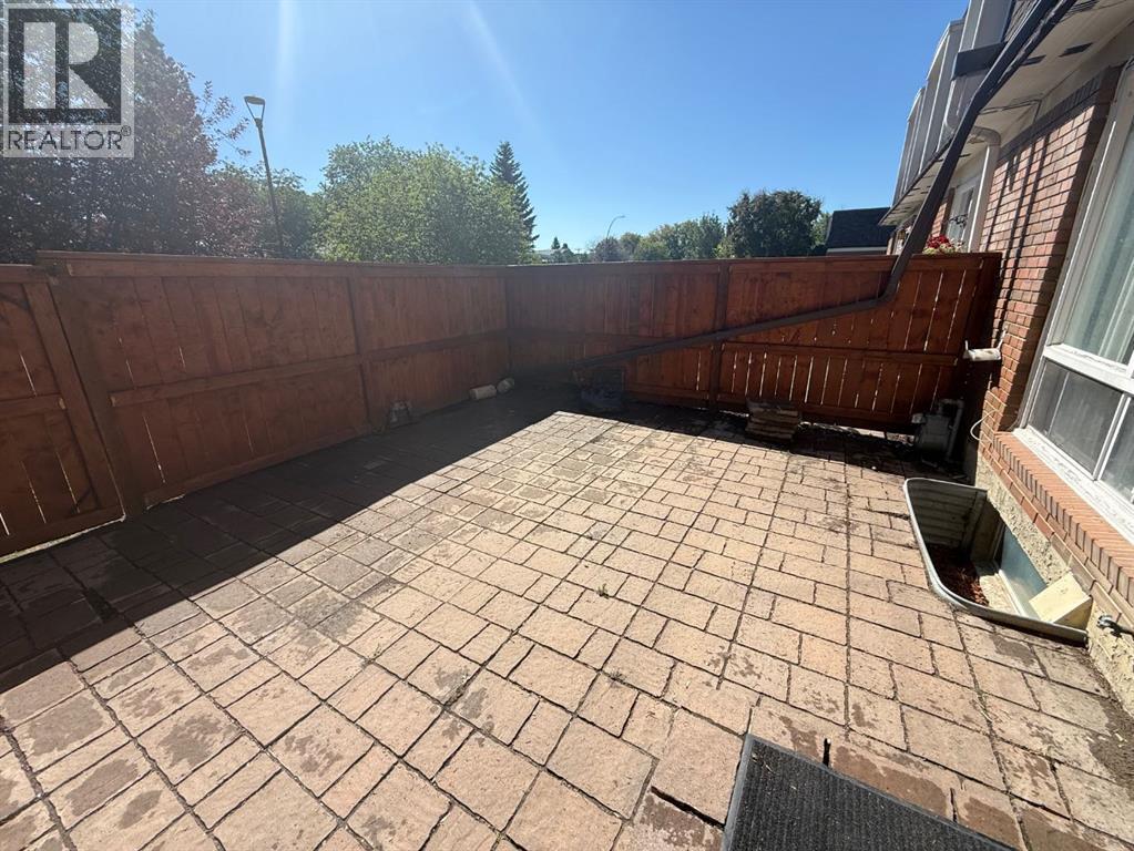 Property at 110, 330 canterbury Drive SW image 4