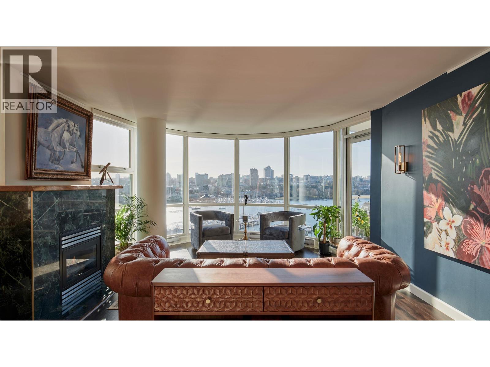 1077 MARINASIDE CRESCENT, Vancouver, British Columbia