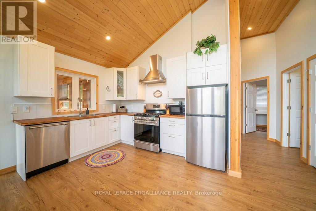 1053c Granite Terrace Lane, North Frontenac, Ontario  K0H 2J0 - Photo 12 - X12350623
