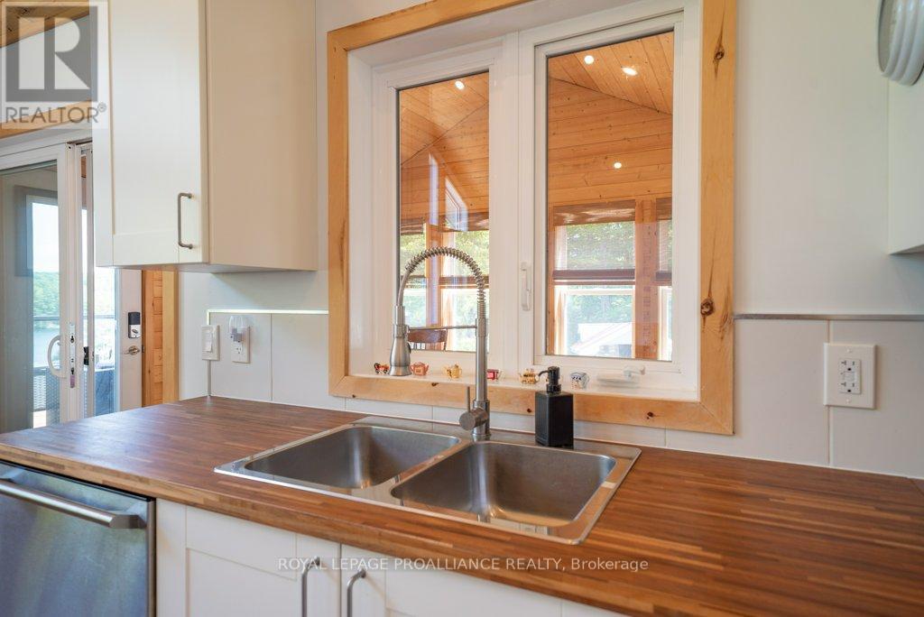 1053c Granite Terrace Lane, North Frontenac, Ontario  K0H 2J0 - Photo 14 - X12350623