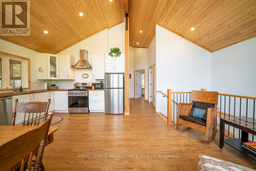 1053c Granite Terrace Lane, North Frontenac, Ontario  K0H 2J0 - Photo 16 - X12350623