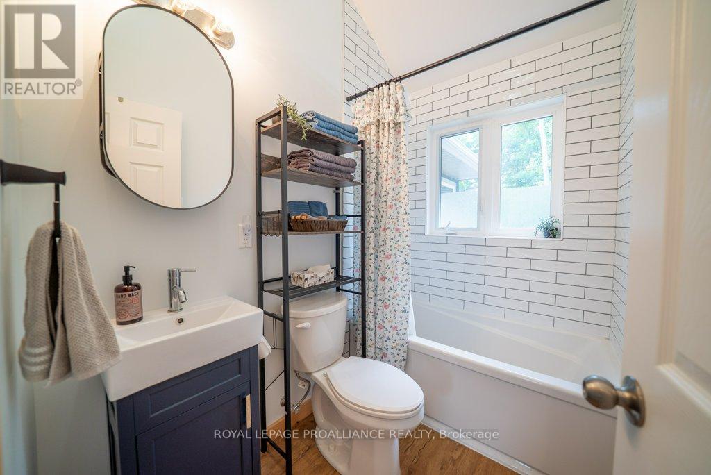 1053c Granite Terrace Lane, North Frontenac, Ontario  K0H 2J0 - Photo 20 - X12350623