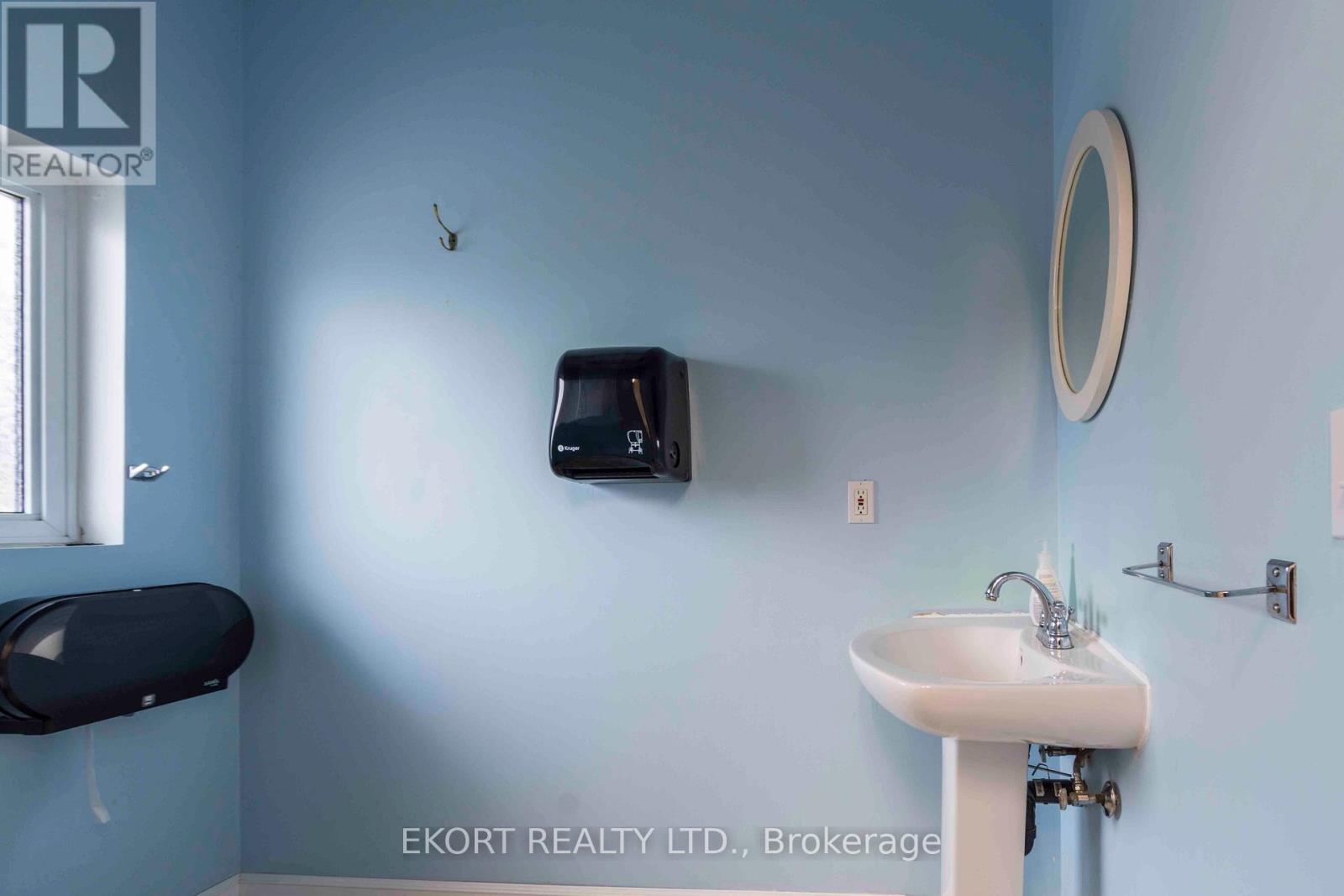 270 West Street, Quinte West, Ontario  K8V 2N3 - Photo 19 - X12350626