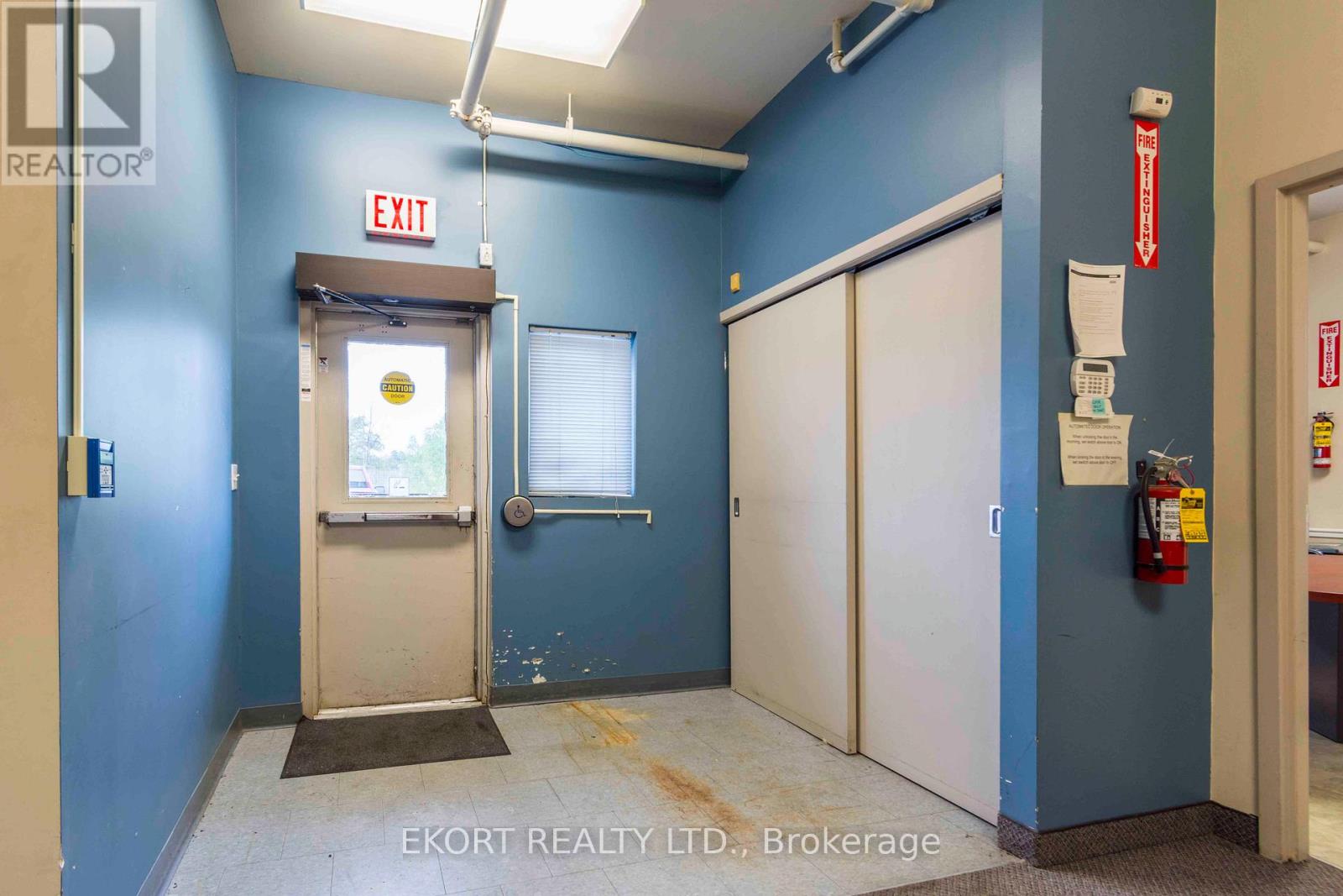 270 West Street, Quinte West, Ontario  K8V 2N3 - Photo 9 - X12350626