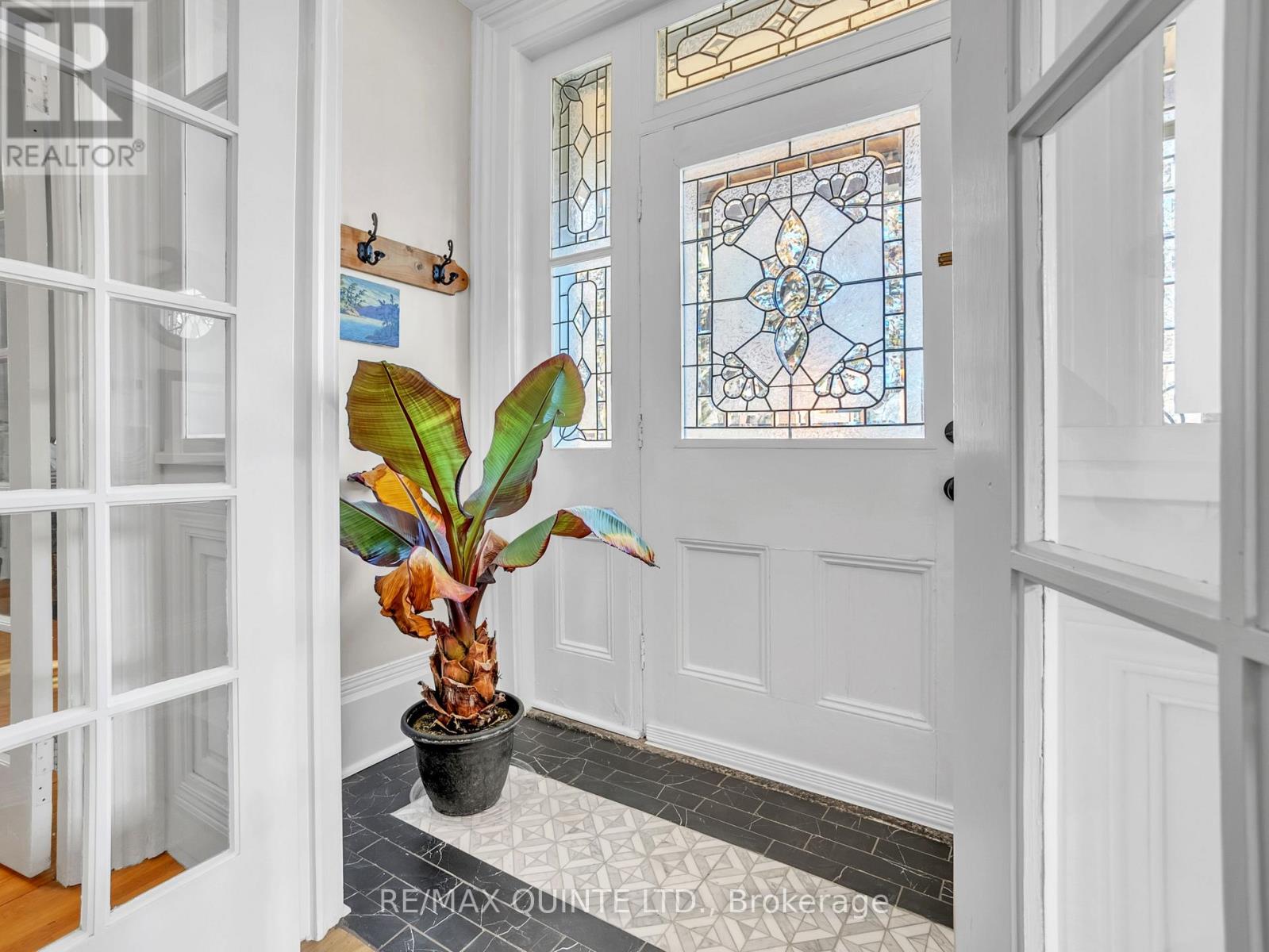 246 Charles Street, Belleville, Ontario  K8N 3M5 - Photo 5 - X12350640