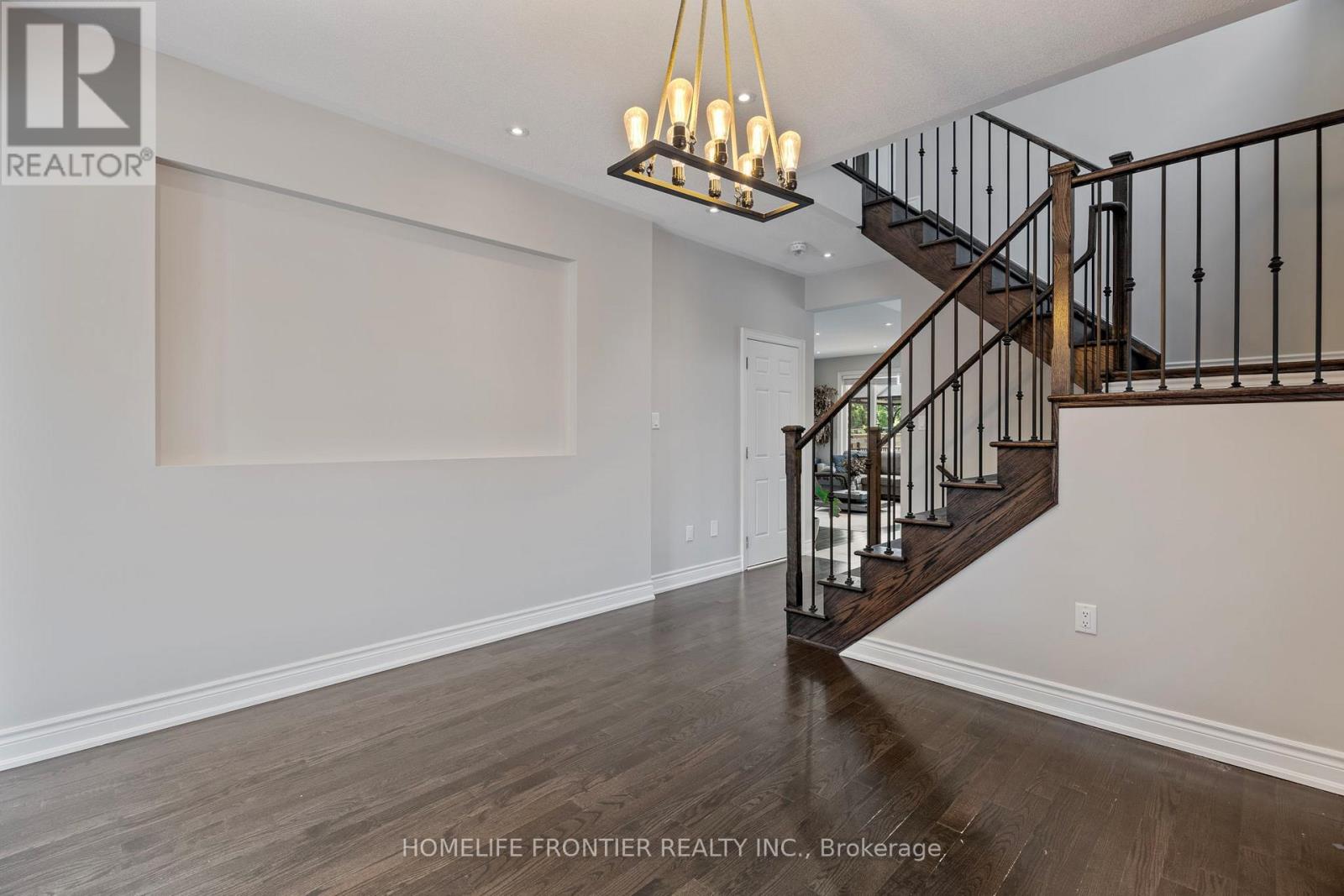 10 Festival Court, East Gwillimbury (Sharon), Ontario  L9N 0N8 - Photo 14 - N12350483