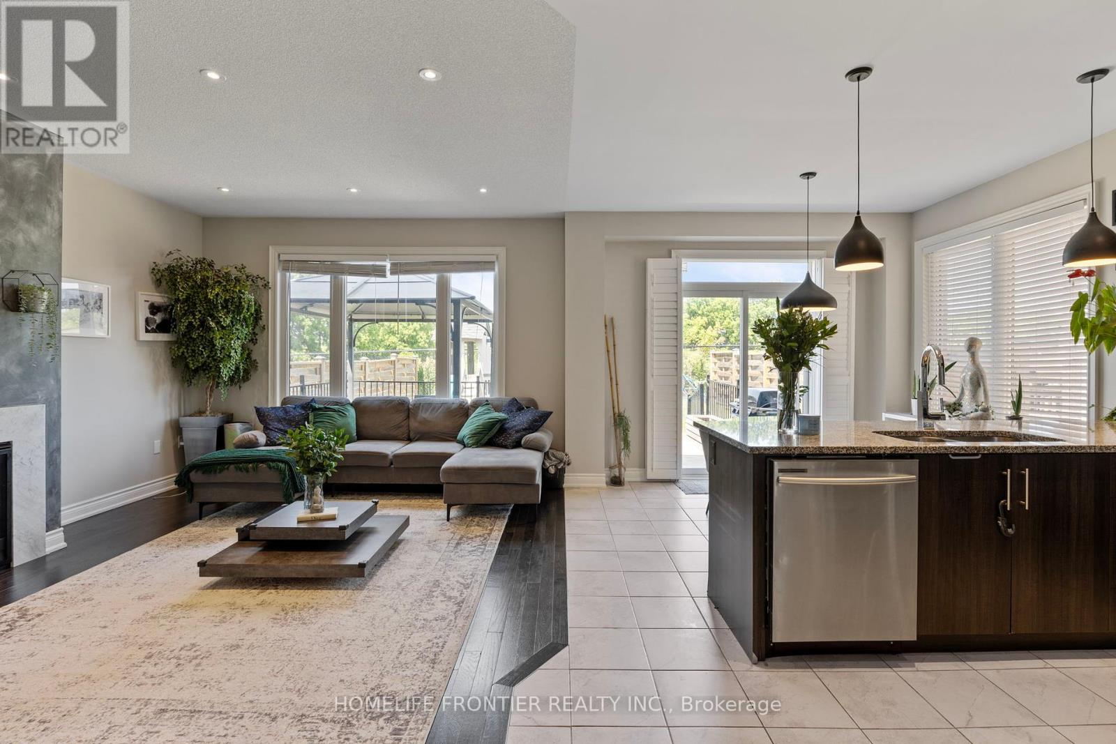 10 Festival Court, East Gwillimbury (Sharon), Ontario  L9N 0N8 - Photo 16 - N12350483