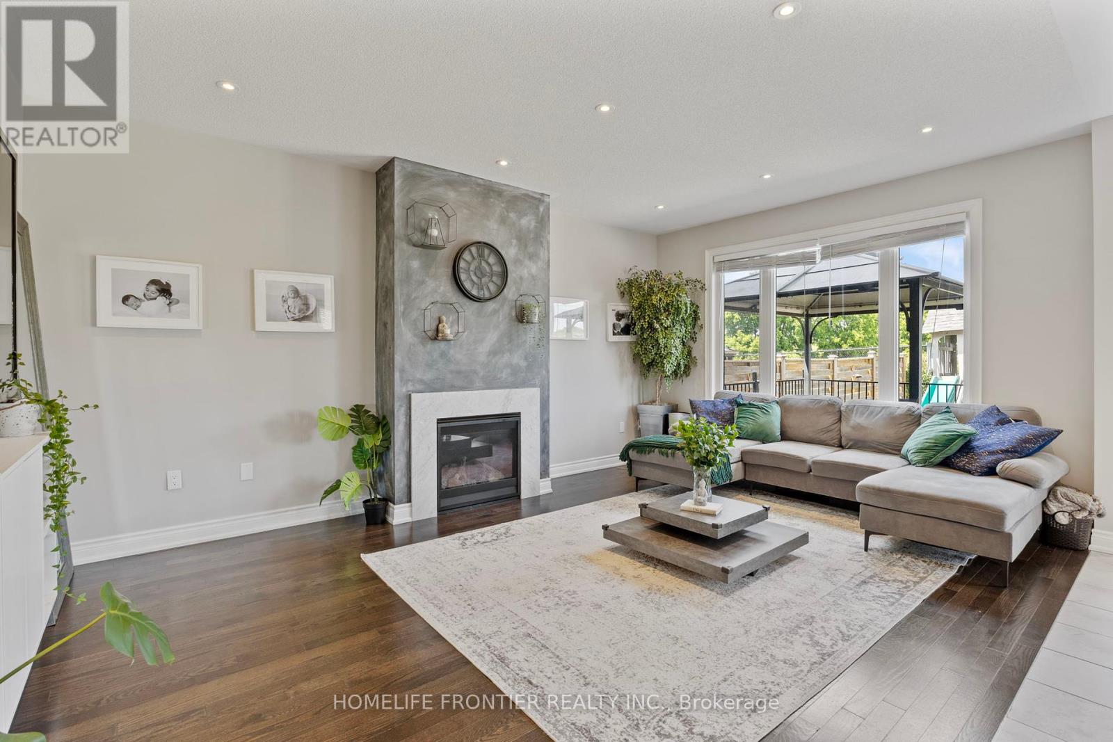 10 Festival Court, East Gwillimbury (Sharon), Ontario  L9N 0N8 - Photo 17 - N12350483