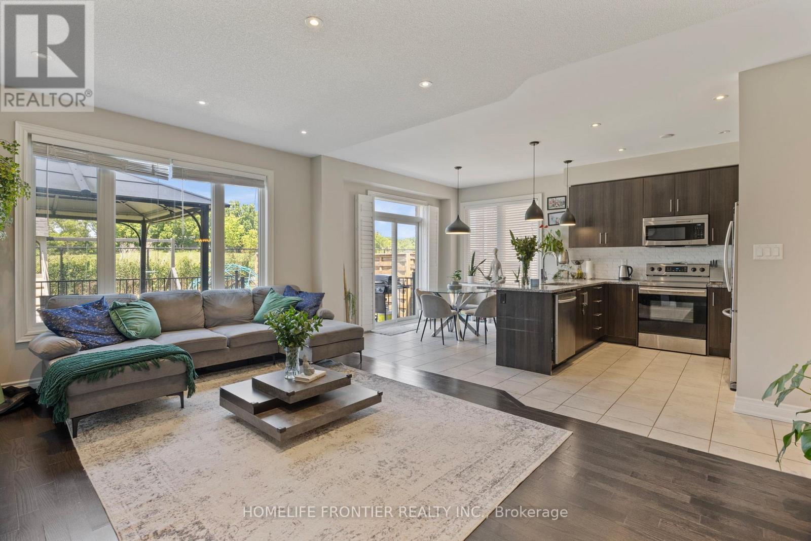 10 Festival Court, East Gwillimbury (Sharon), Ontario  L9N 0N8 - Photo 20 - N12350483