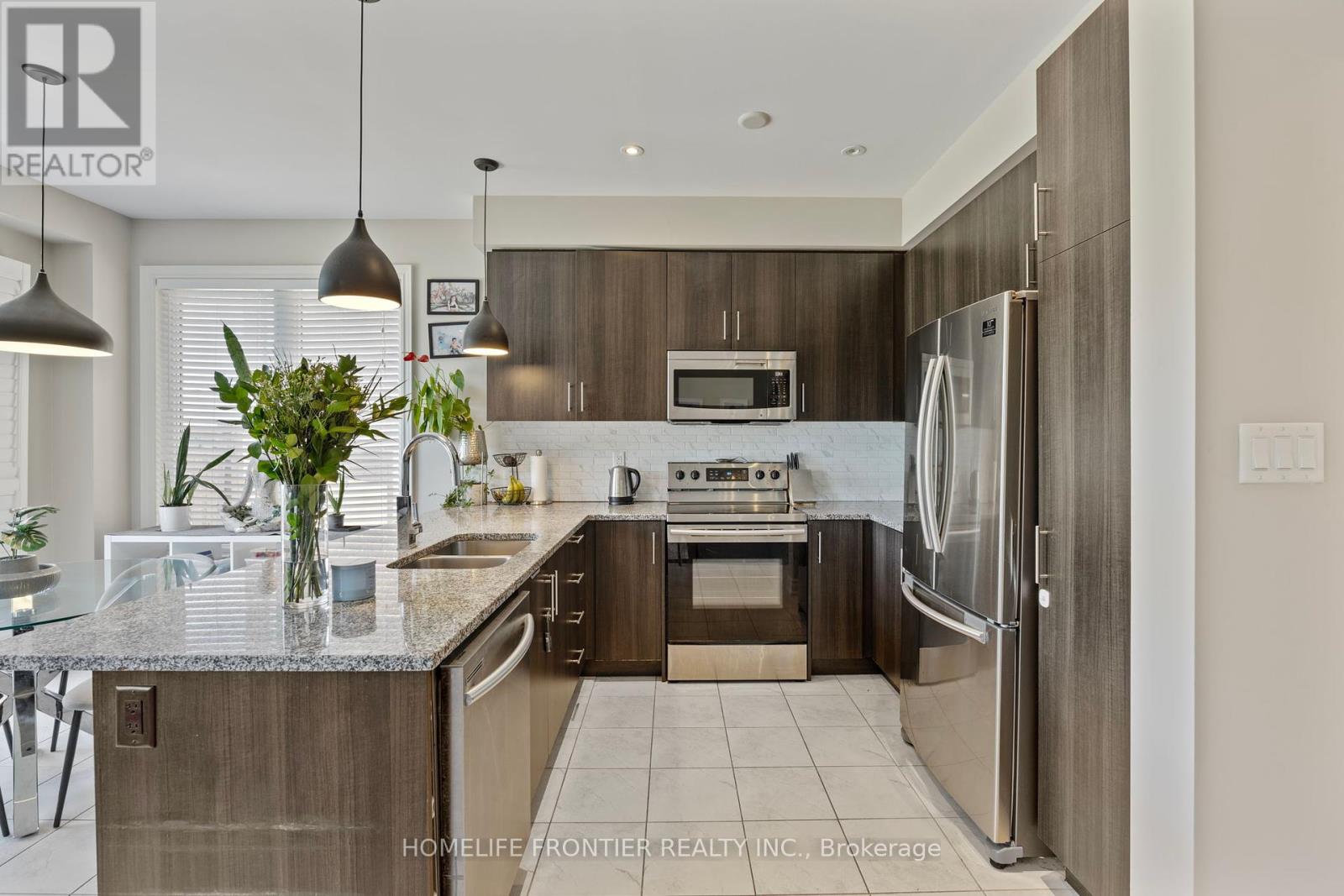 10 Festival Court, East Gwillimbury (Sharon), Ontario  L9N 0N8 - Photo 23 - N12350483