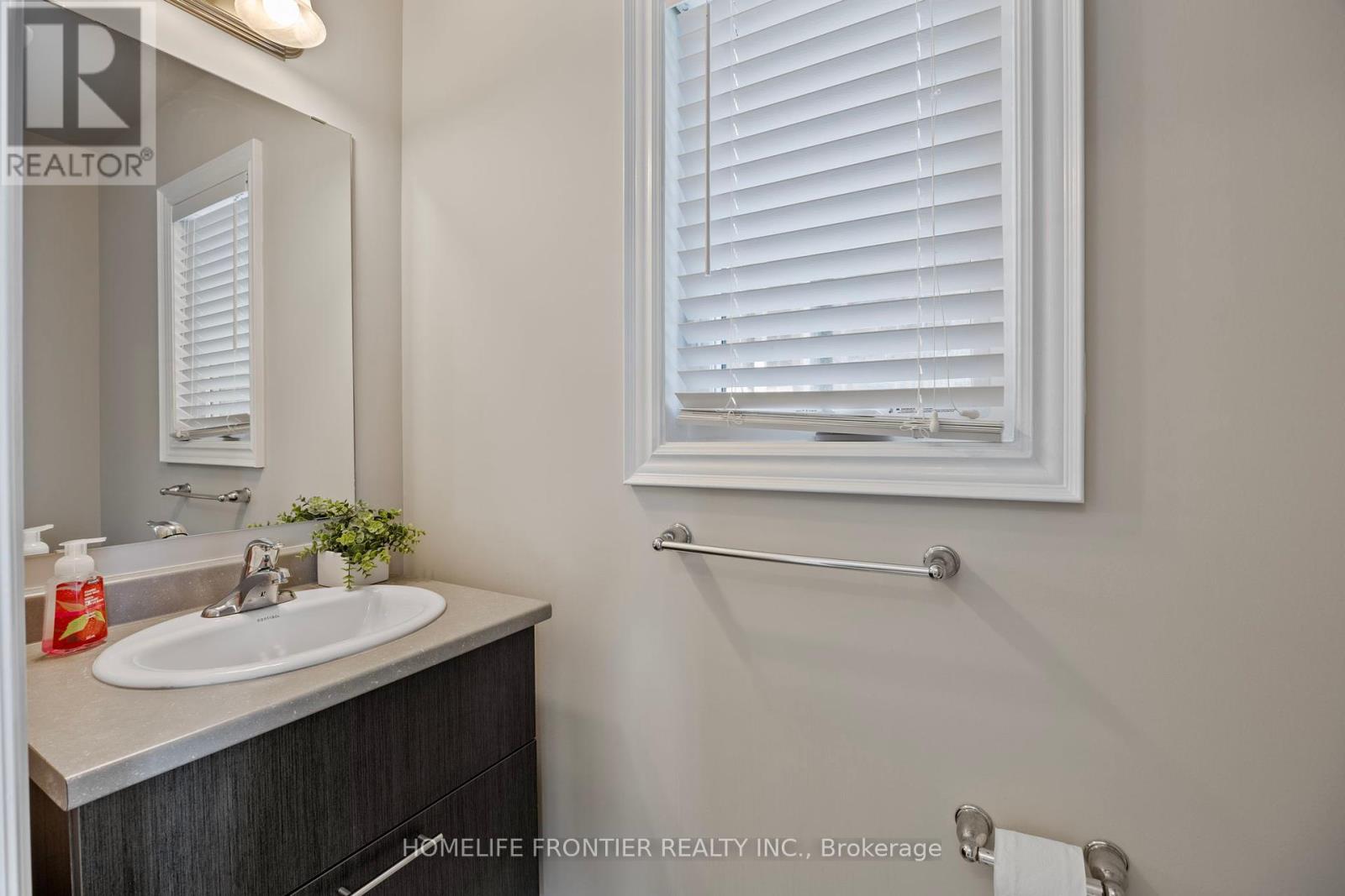 10 Festival Court, East Gwillimbury (Sharon), Ontario  L9N 0N8 - Photo 27 - N12350483
